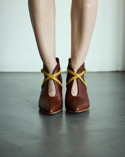 Zapato Gazania ( Bota) para mujer hecho a mano. Talles 34 al 40. Hecho a mano, diseño argentino, exclusivo, heredable y atemporal.