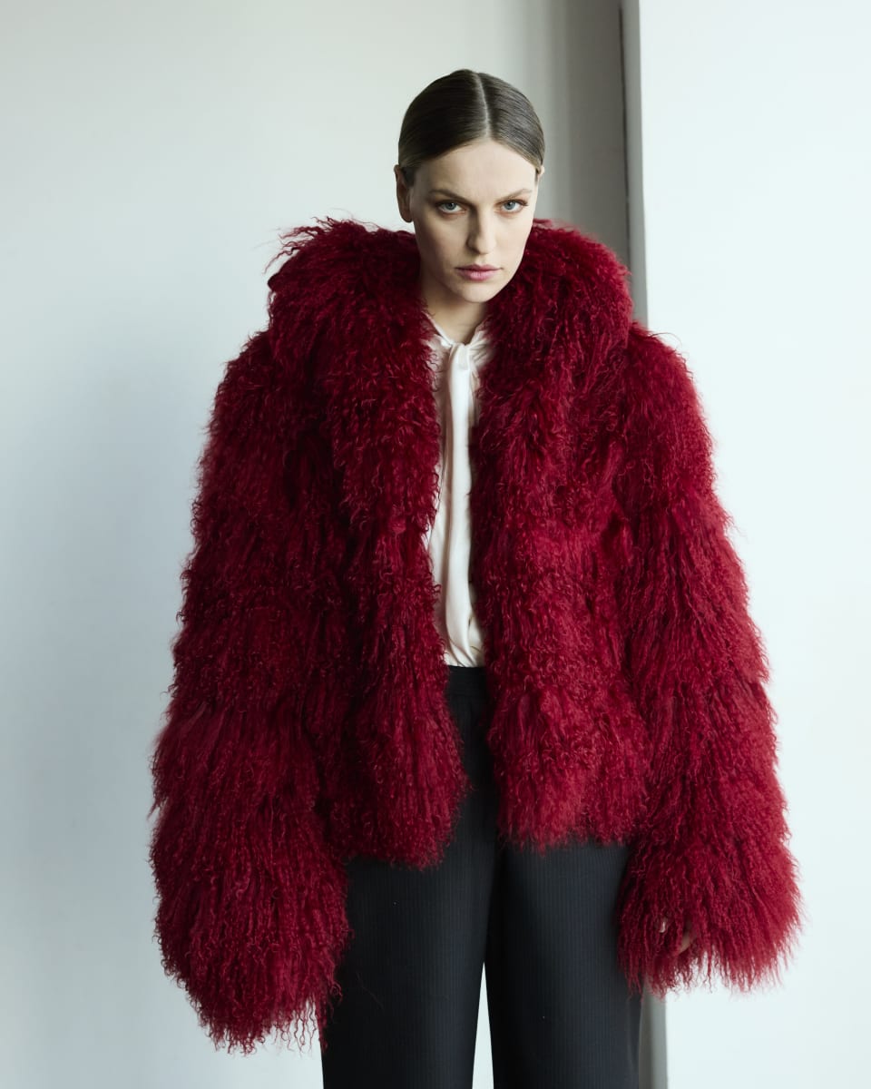 Chaqueta de piel de cabra de Tibet, Entalle: Relaxed Fit.