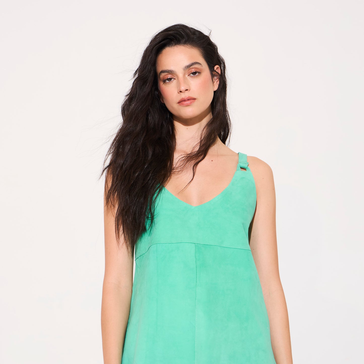 Top con tiras de gamuzza verde