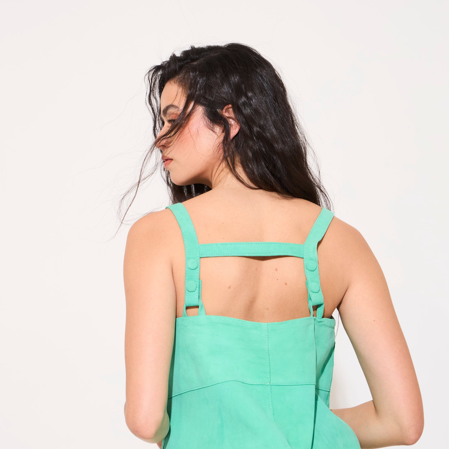 Top con tiras de gamuzza verde