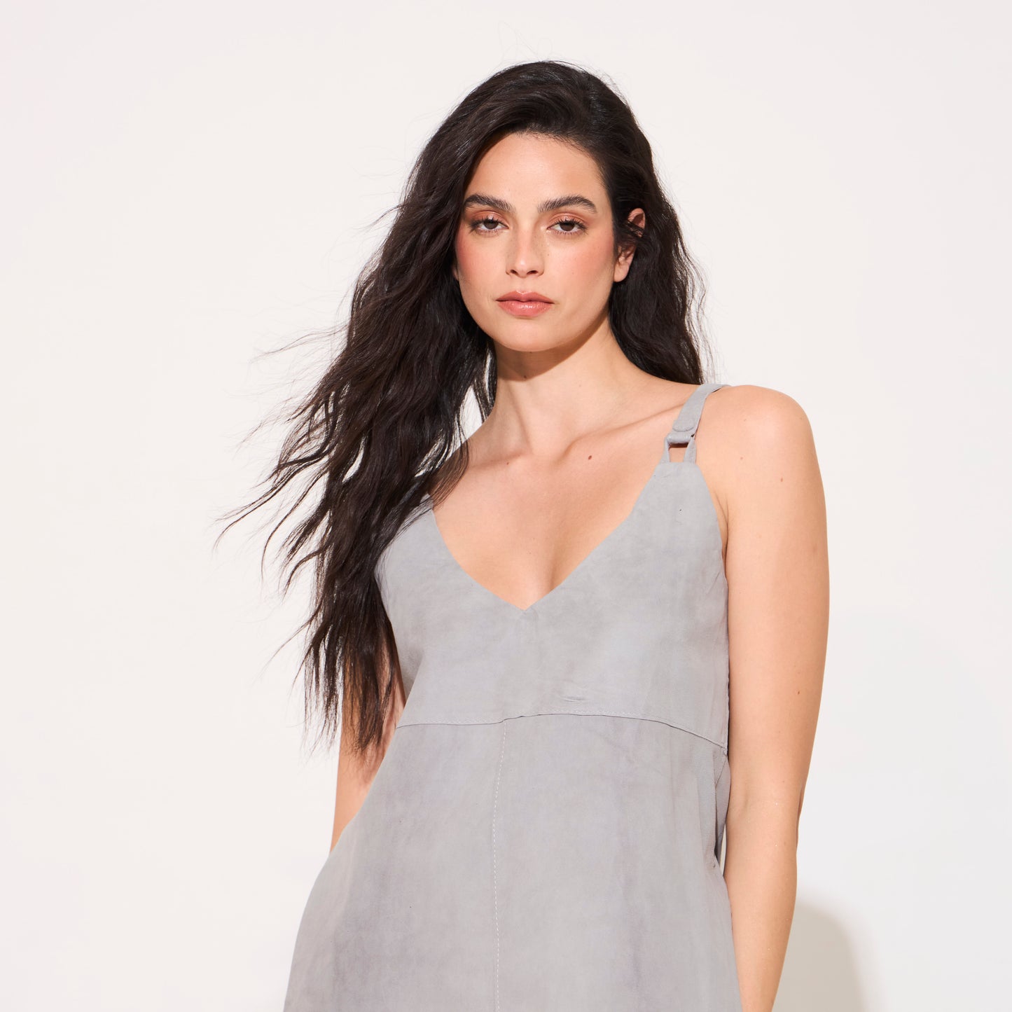 Top de gamuzza gris con tiras