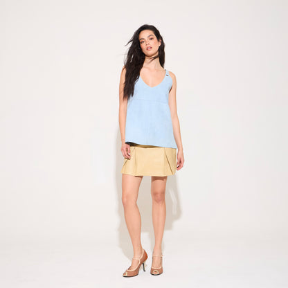 Top de gamuzza celeste con tiras