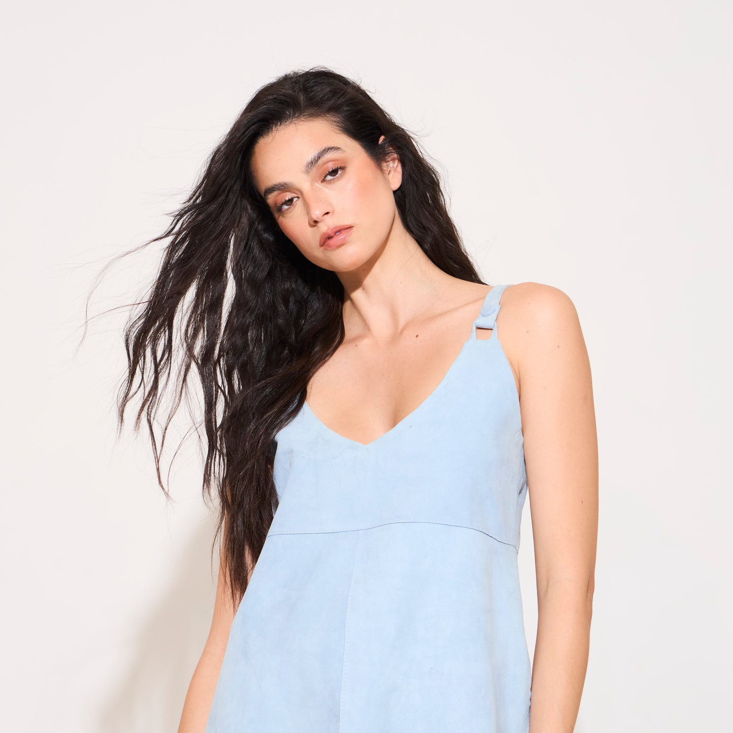 Top de gamuzza celeste con tiras