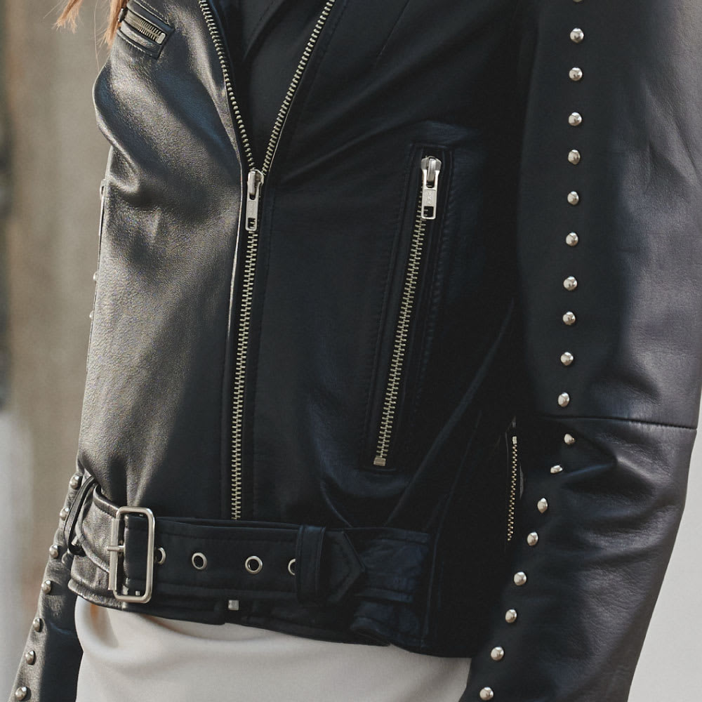 Chaqueta Biker Cuero Negro y Tachas