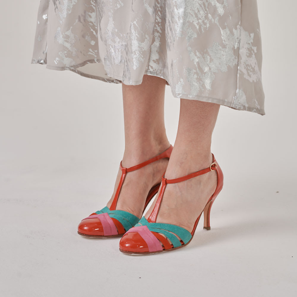 Zapato Betania para mujer. Cuero vacuno red. Cabra gamuzada / cuero charol, forro cuero de cabra, suela vacuna con antieslizante, hebilla por par de metal, taco 7,5 cm Talles 36 al 38. Hecho a mano, diseño argentino, exclusivo, heredable y atemporal.