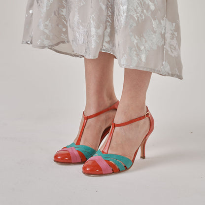 Zapato Betania para mujer. Cuero vacuno red. Cabra gamuzada / cuero charol, forro cuero de cabra, suela vacuna con antieslizante, hebilla por par de metal, taco 7,5 cm Talles 36 al 38. Hecho a mano, diseño argentino, exclusivo, heredable y atemporal.