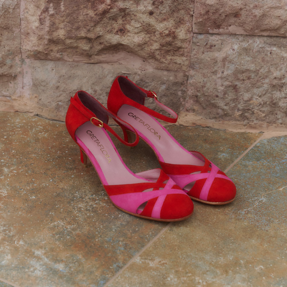 Zapato Doris Red para mujer. fuscia cabra gamuzada, forro cuero de cabra y suela vacuna con antideslizante, hebilla metalizada por par, taco 5,5 cm Talles 37 al 41. Hecho a mano, diseño argentino, exclusivo, heredable y atemporal.