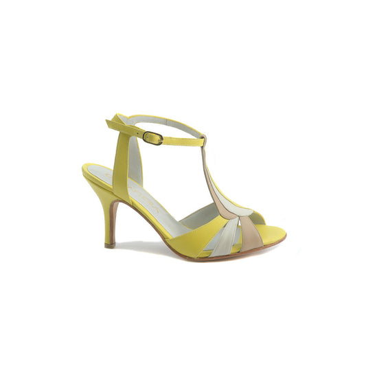 Zapato Jacinta para mujer. Cuero. Forro de cabra y suela vacuna con antidelizante. taco: 7,5 cm Talles 36 al 40. Hecho a mano, diseño argentino, exclusivo, heredable y atemporal.