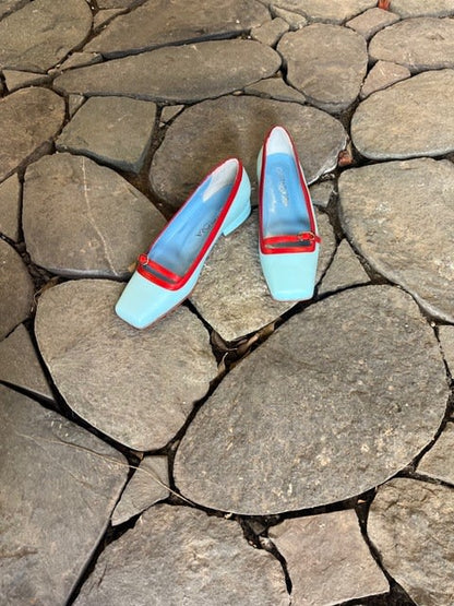 Zapato Nadine azul cielo/rojo